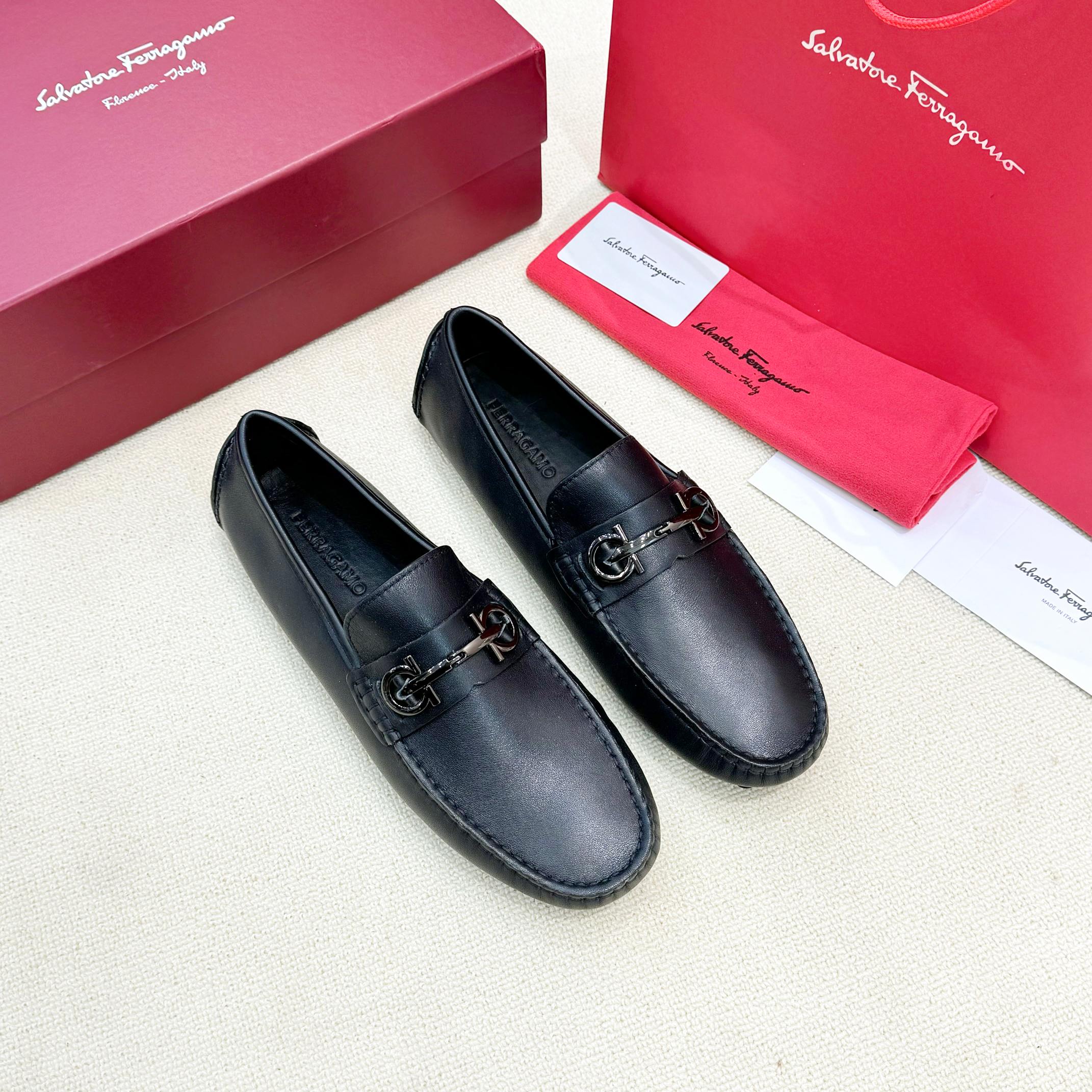 FerragamoSHOES