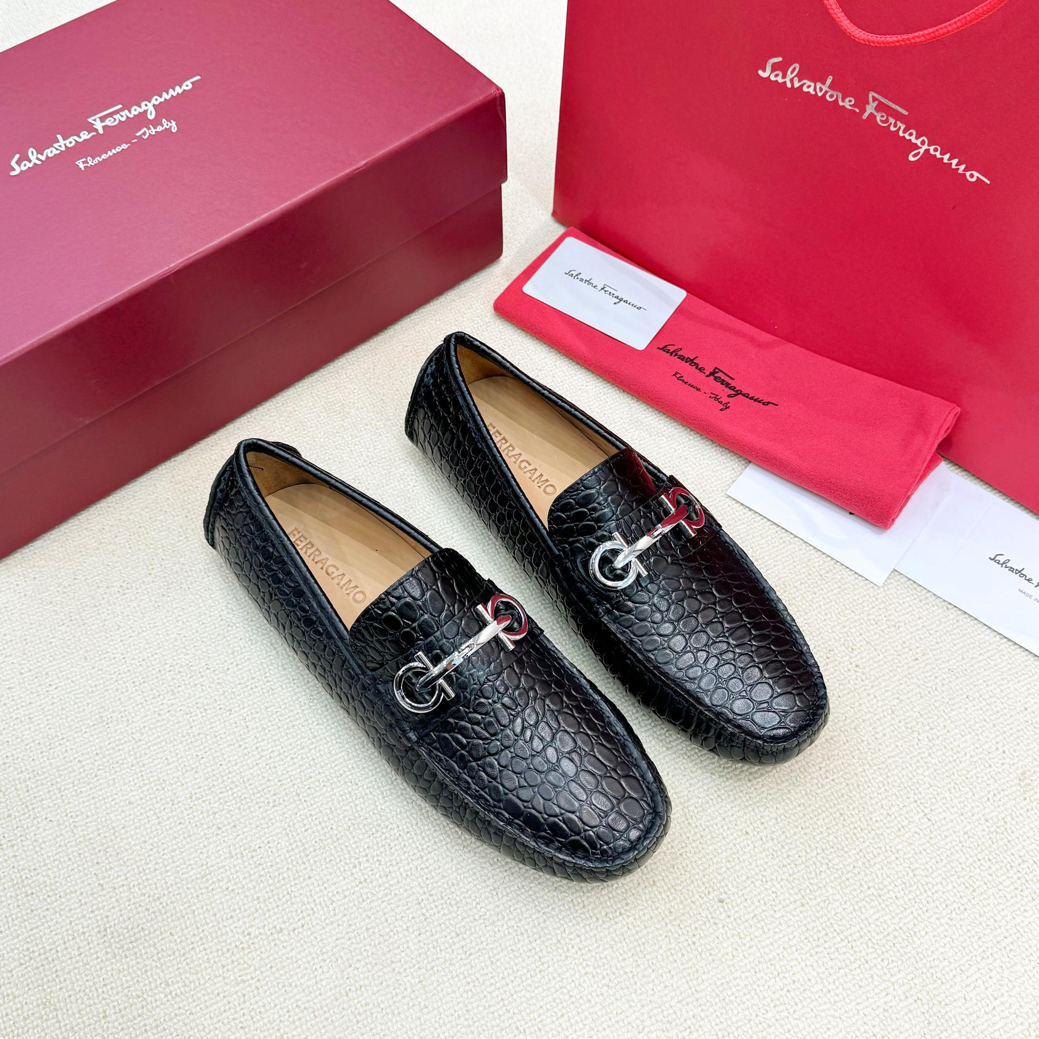 FerragamoSHOES