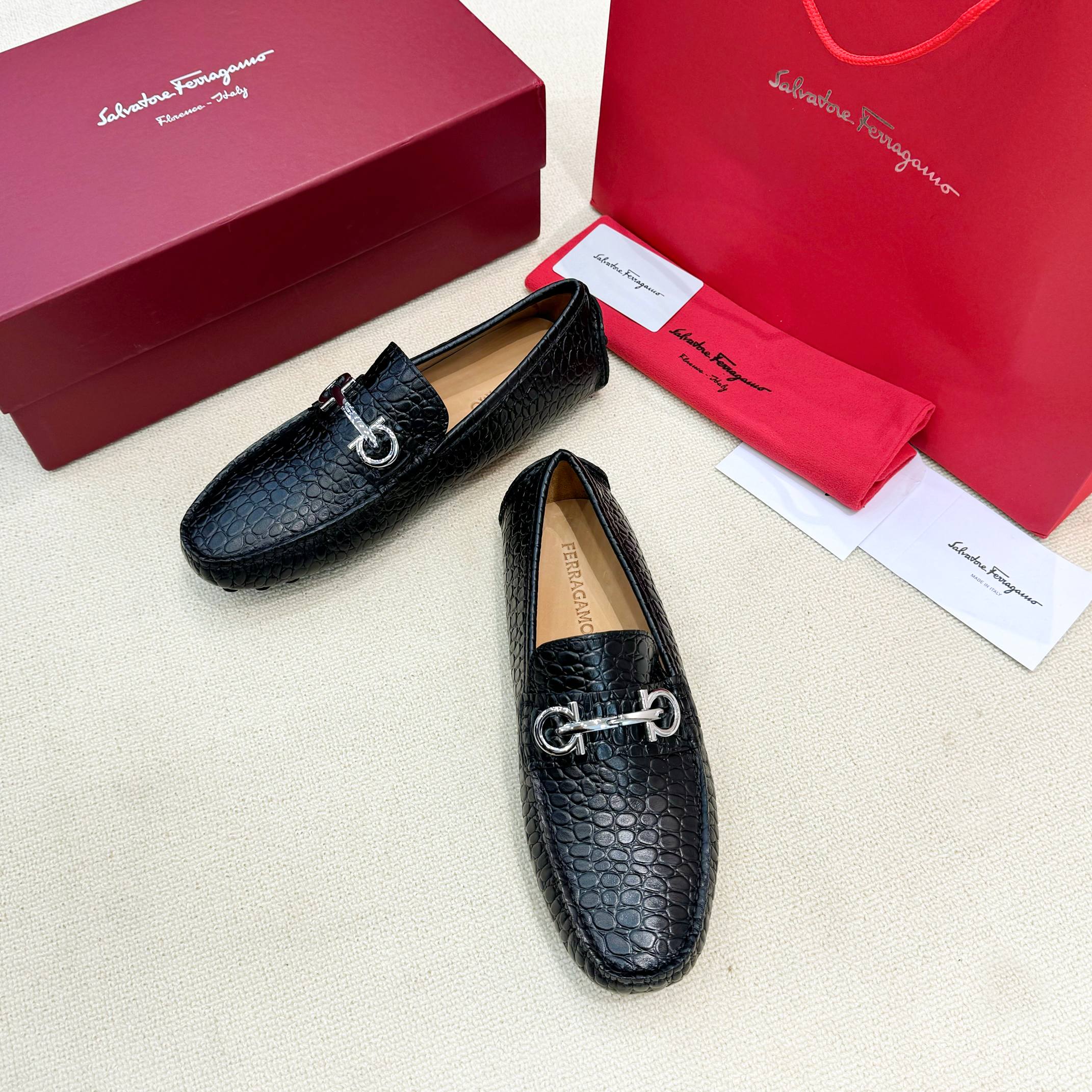 FerragamoSHOES