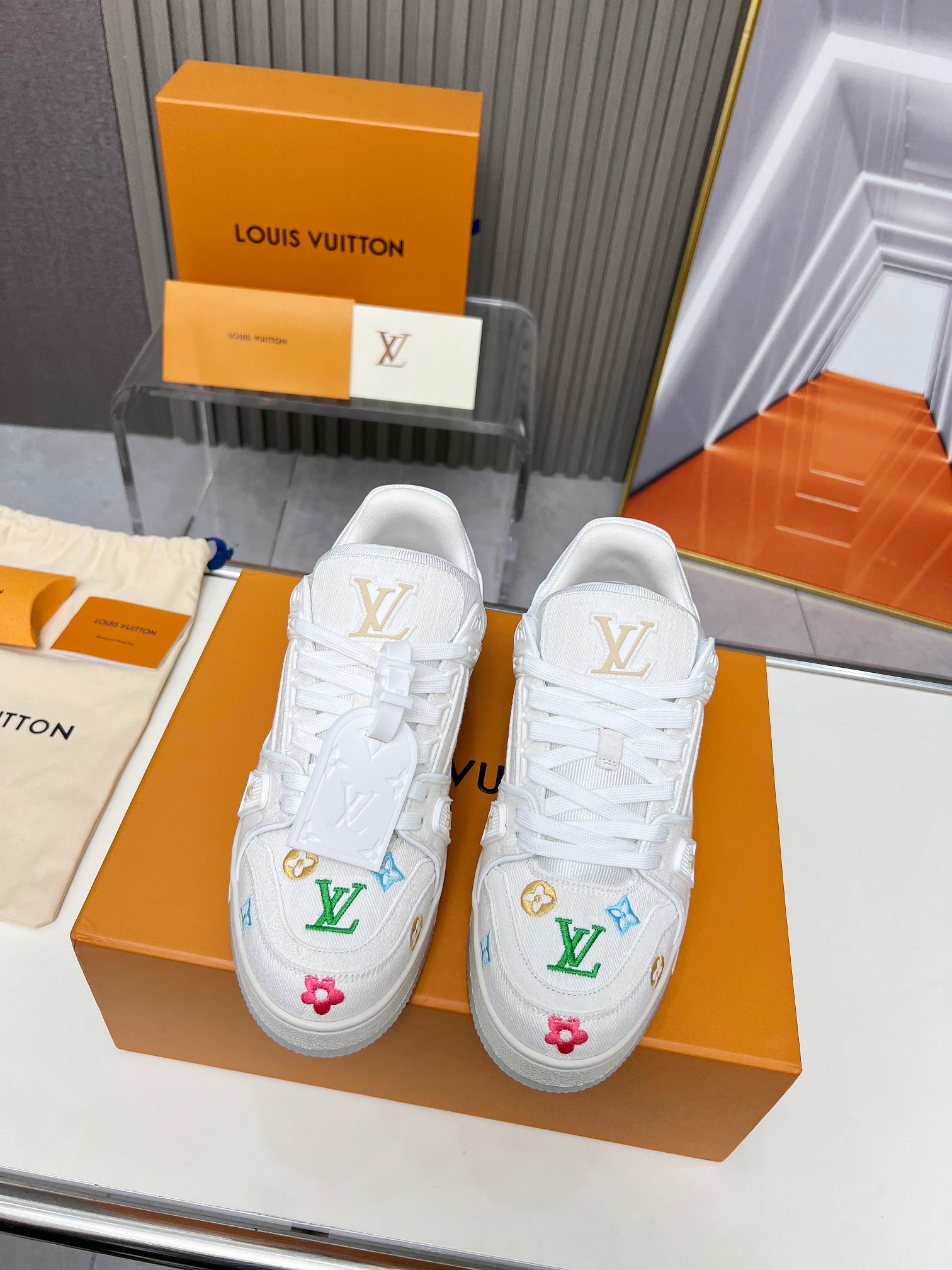 LVShoes