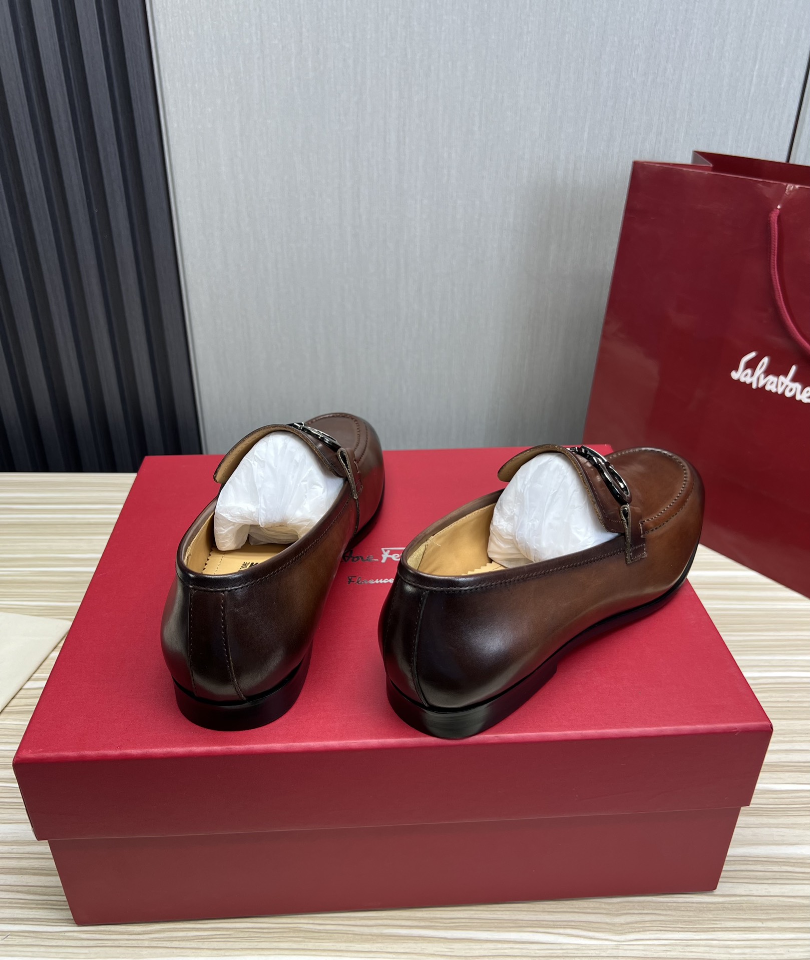 FerragamoSHOES