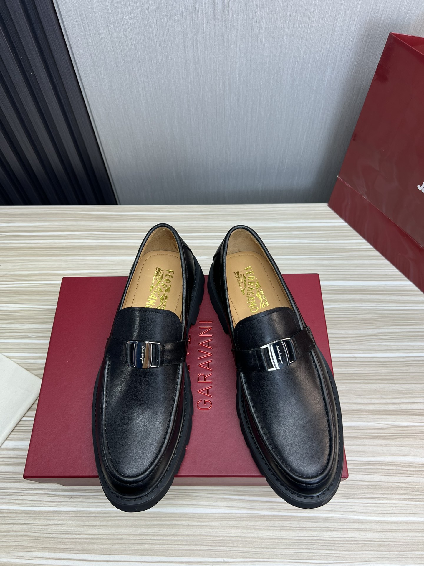 FerragamoSHOES