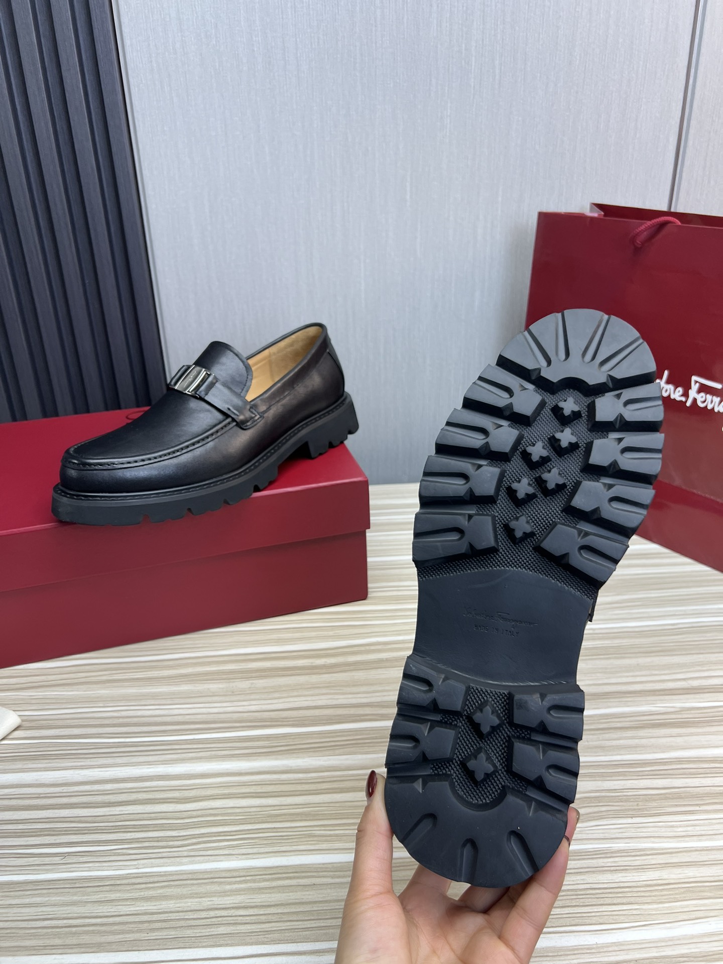 FerragamoSHOES