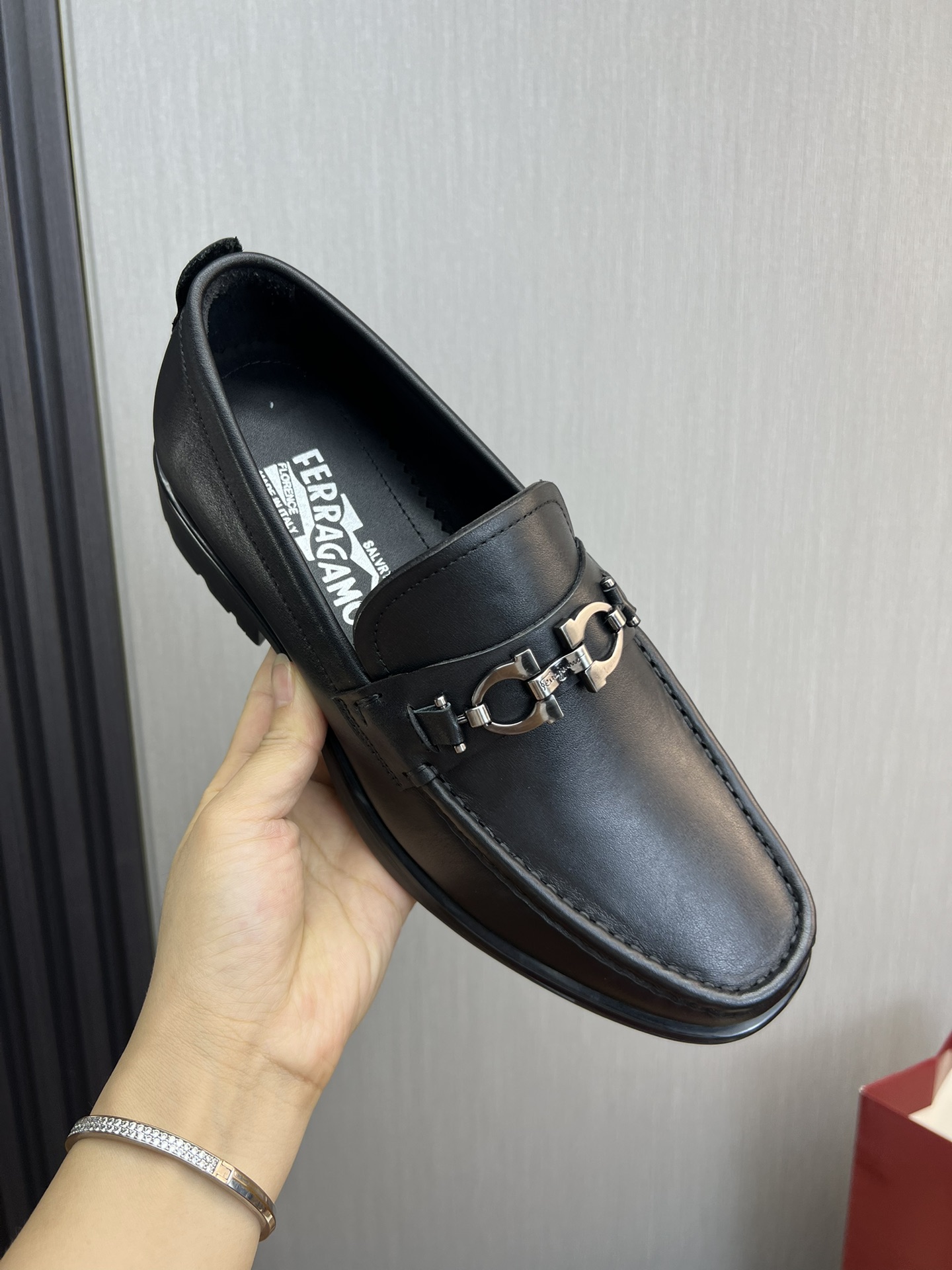 FerragamoSHOES