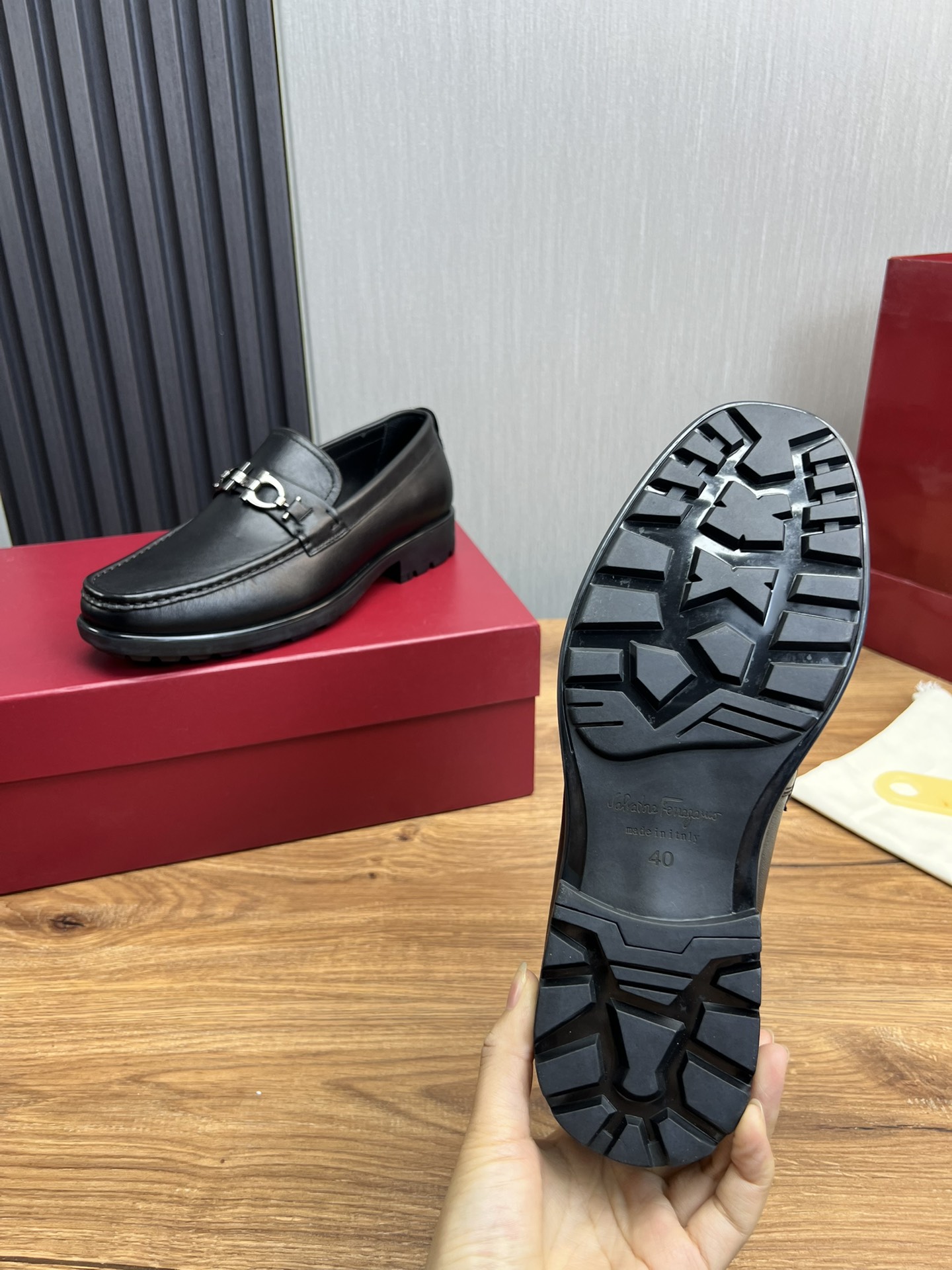 FerragamoSHOES