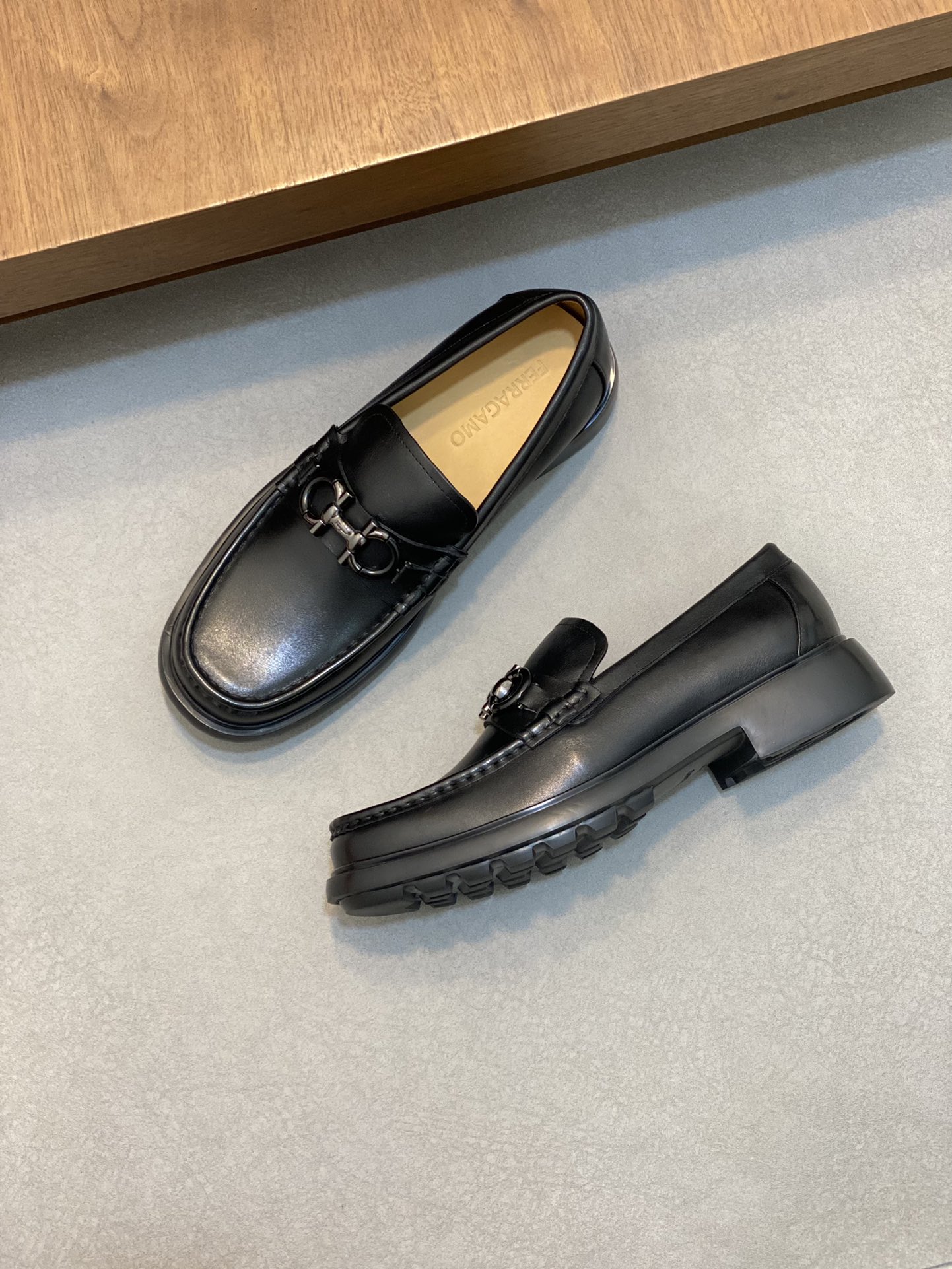 FerragamoSHOES