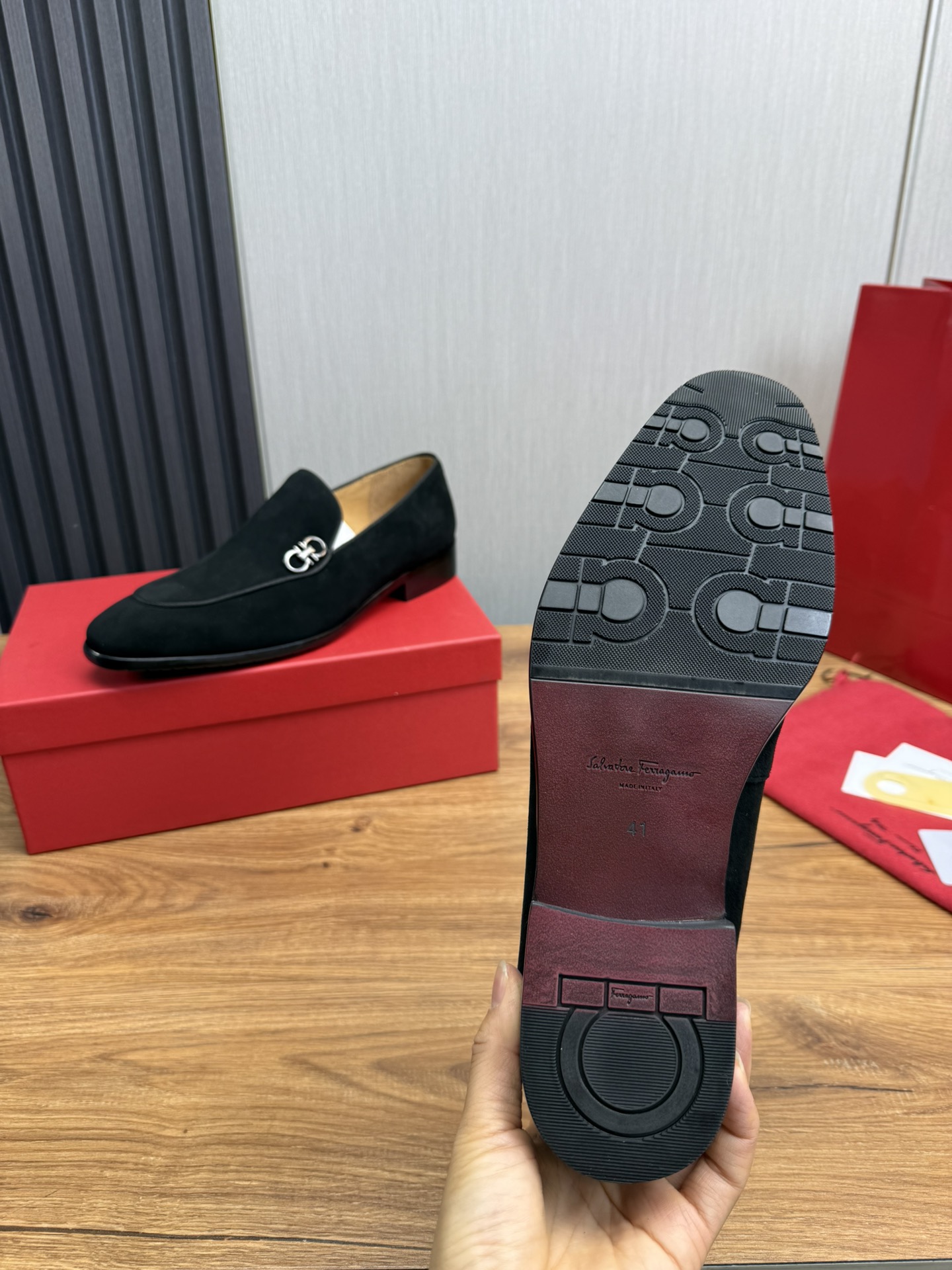 FerragamoSHOES
