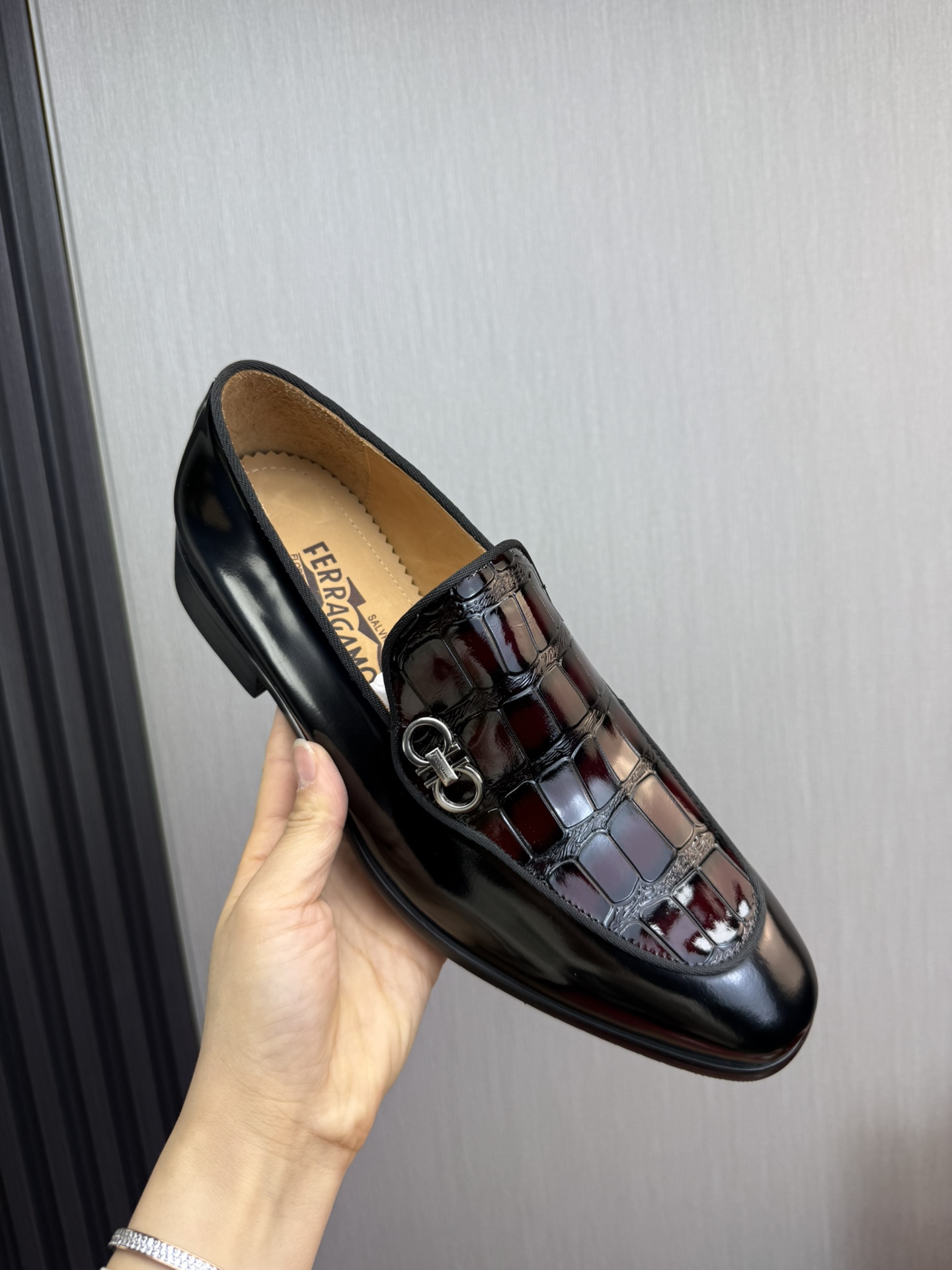 FerragamoSHOES