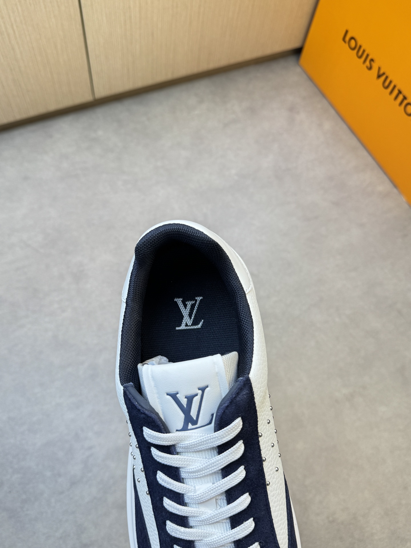 LVShoes