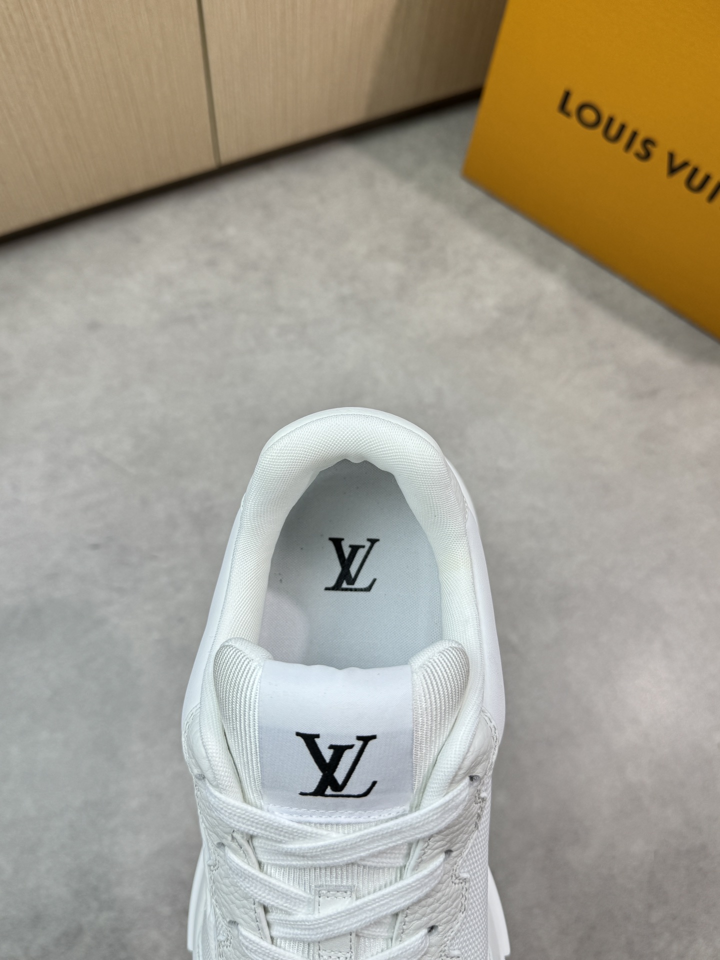 LVShoes