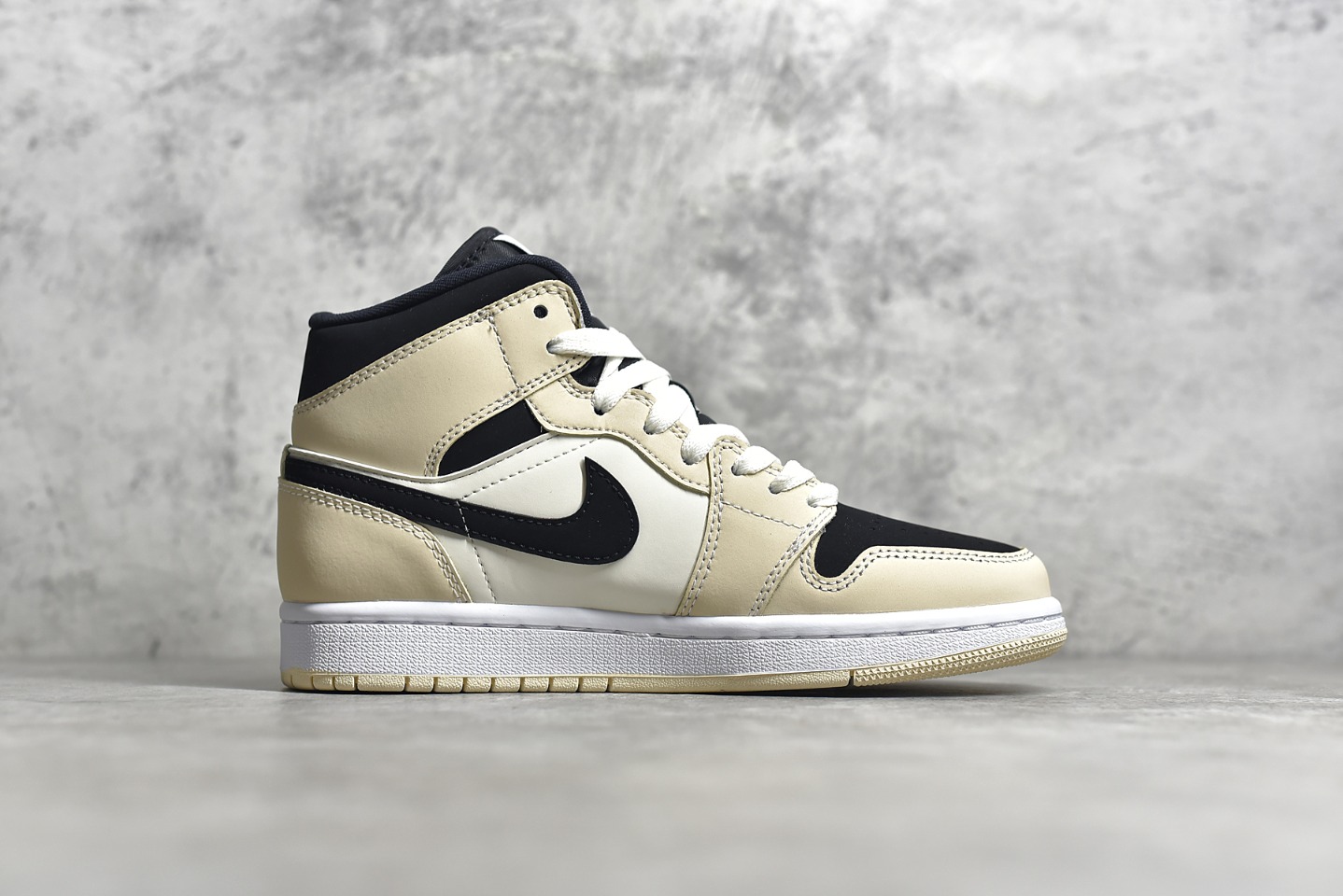 AirJordan1MidSHOES