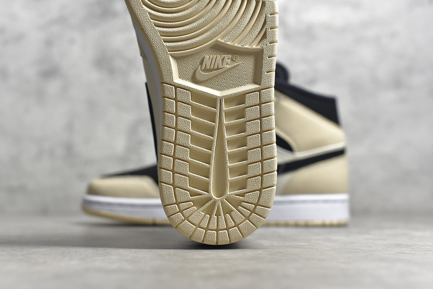 AirJordan1MidSHOES