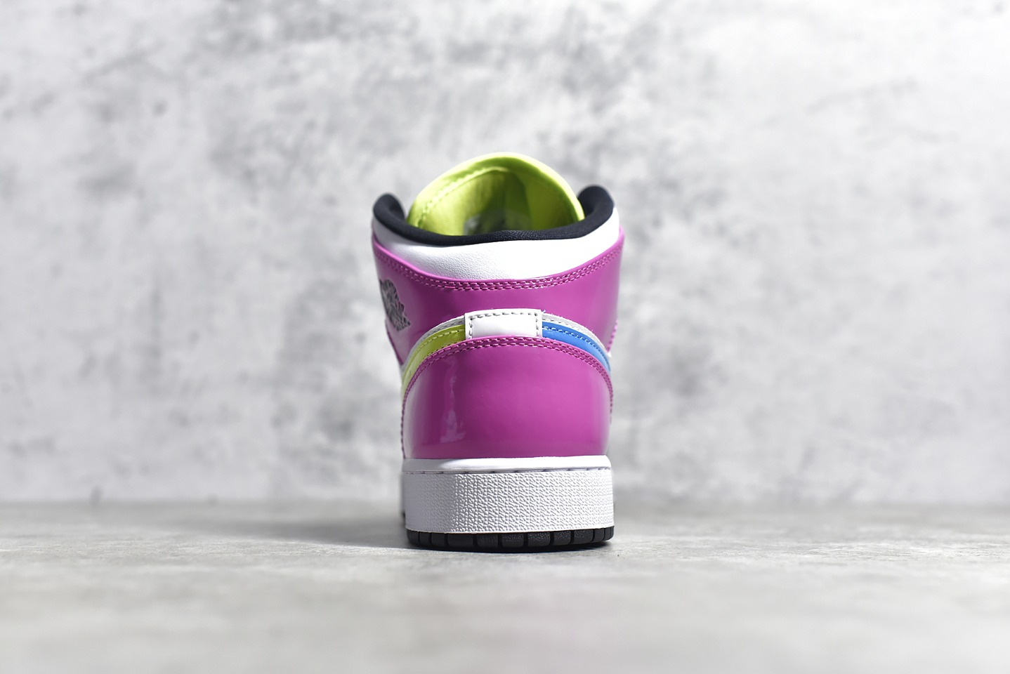 AirJordan1MidSHOES