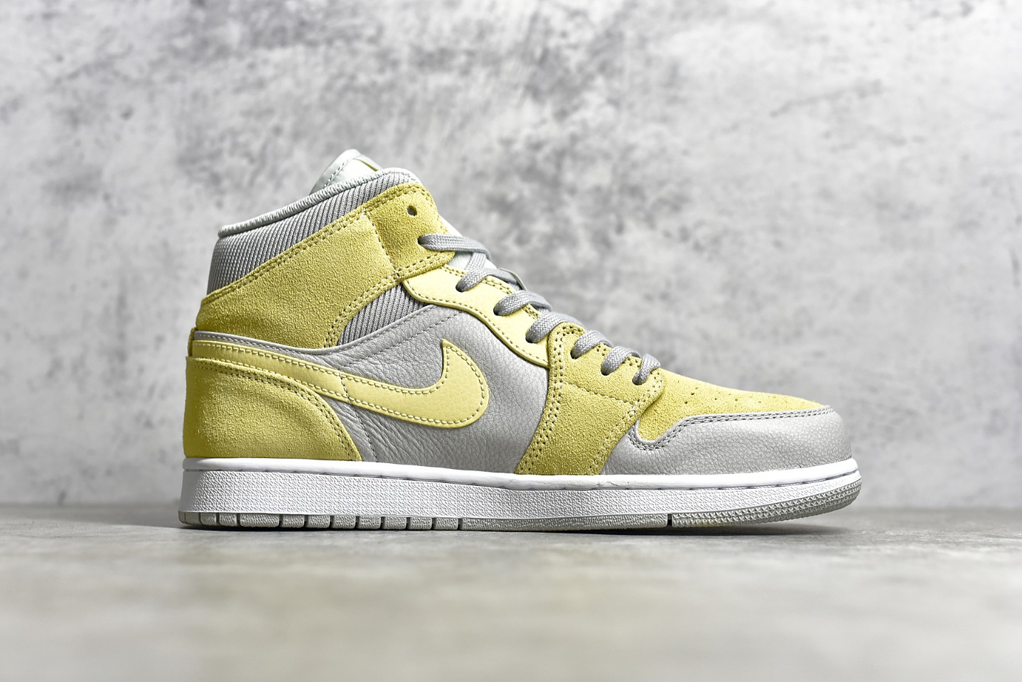 AirJordan1MidSHOES