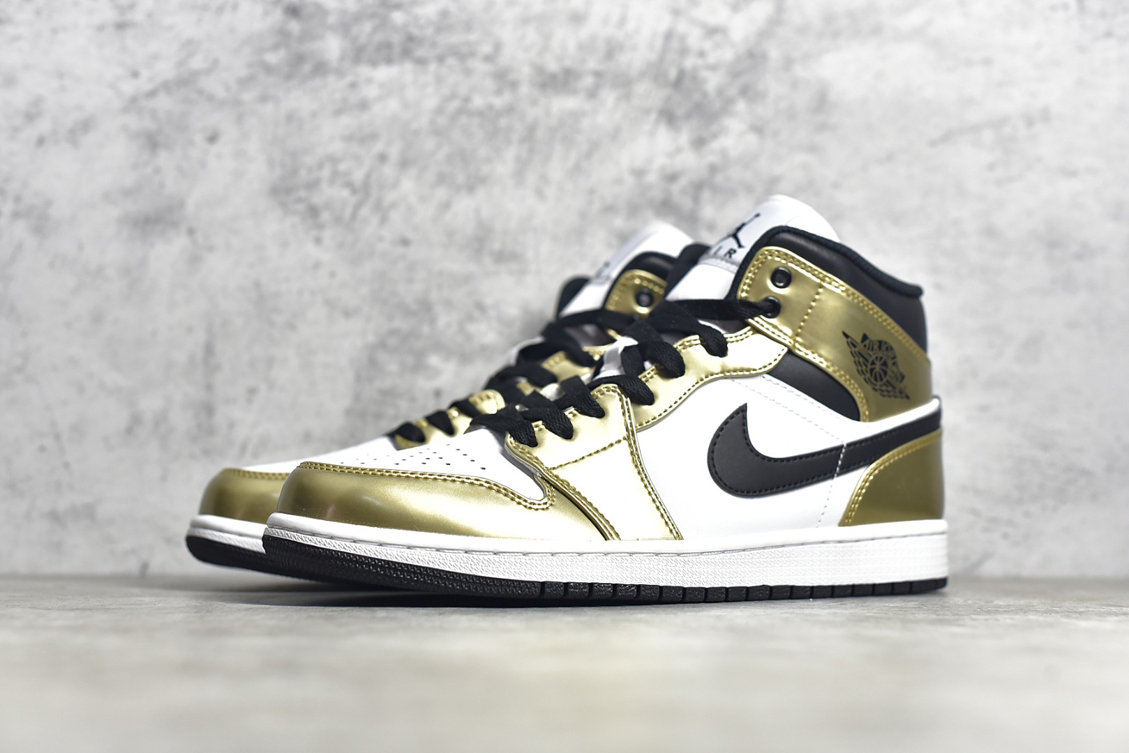 AirJordan1MidSHOES