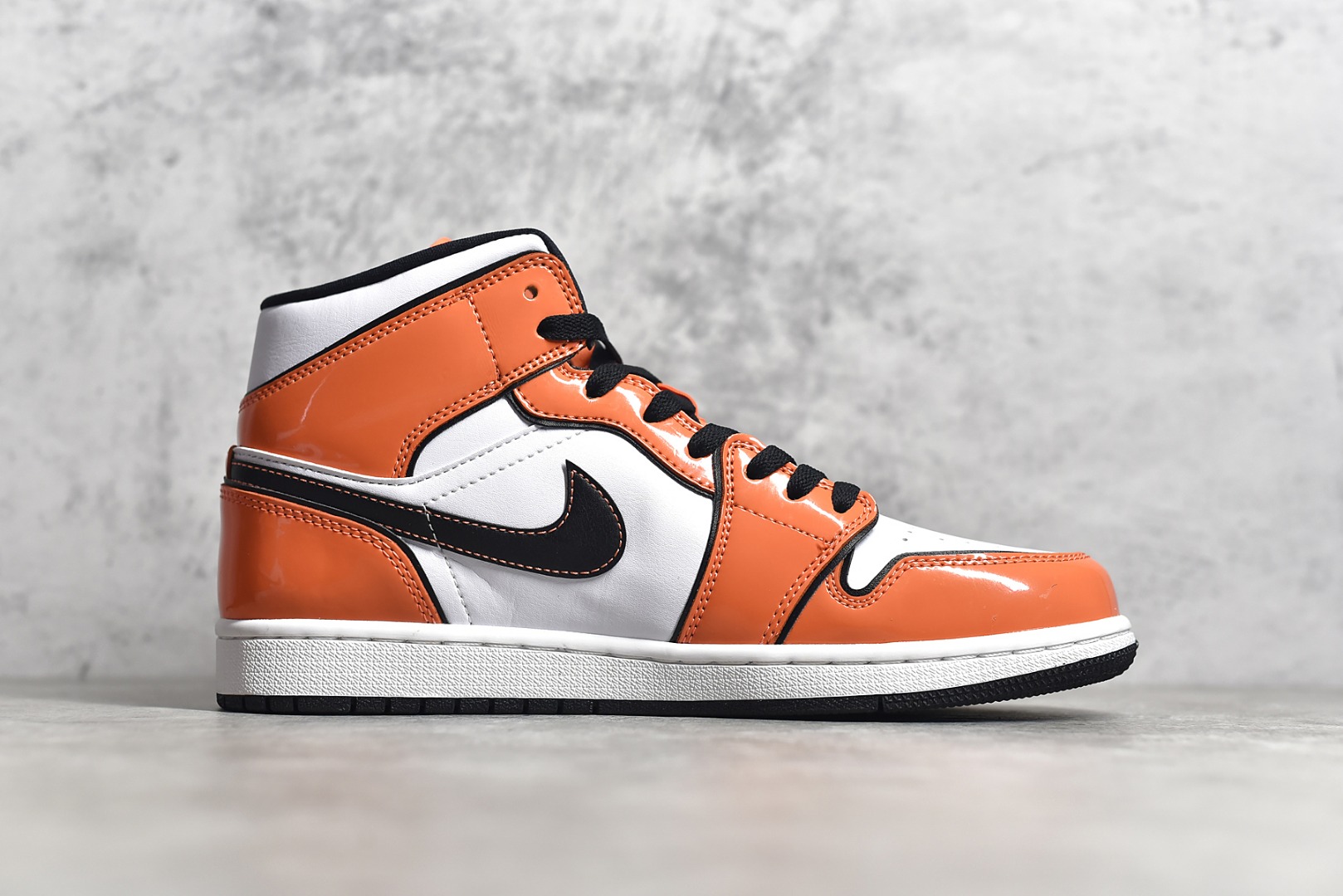 AirJordan1MidSHOES
