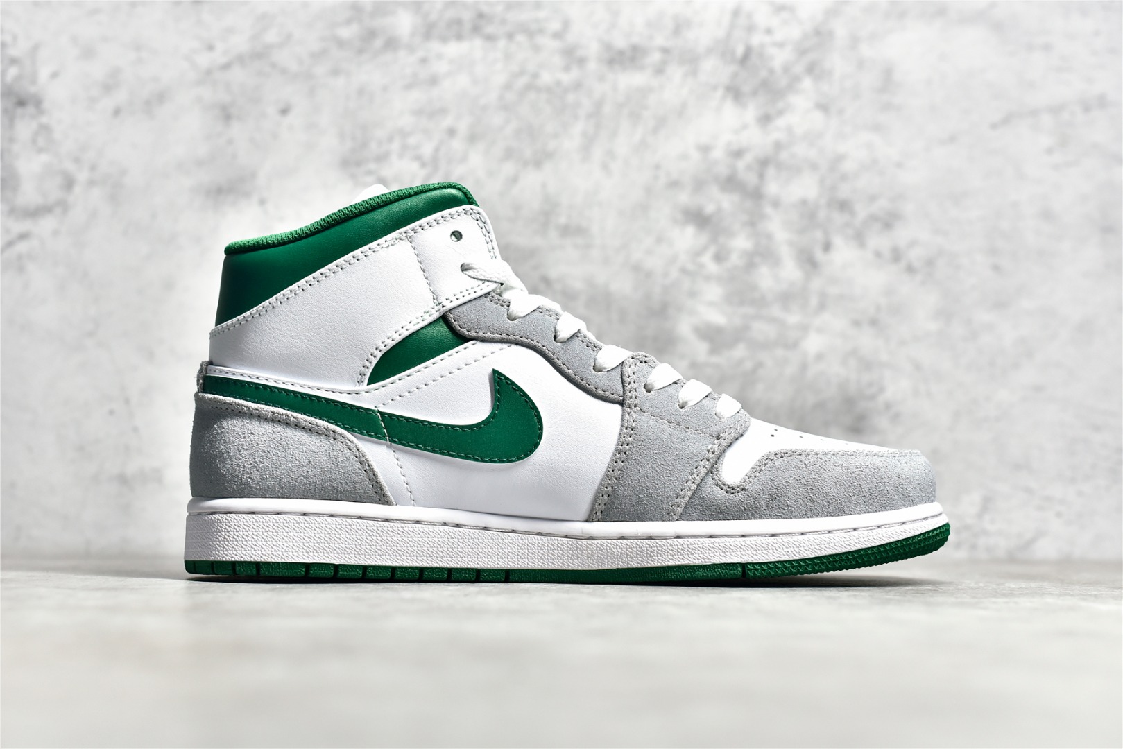 AirJordan1MidSHOES