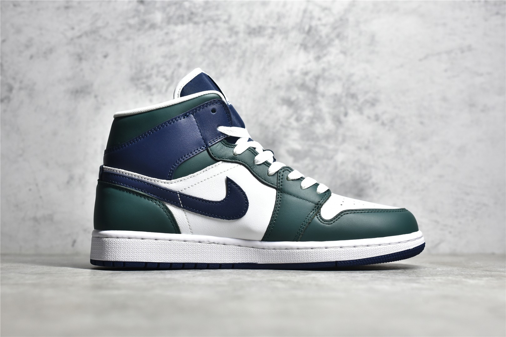 AirJordan1MidSHOES