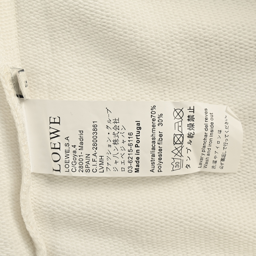 Hoodies & Sweatshirts