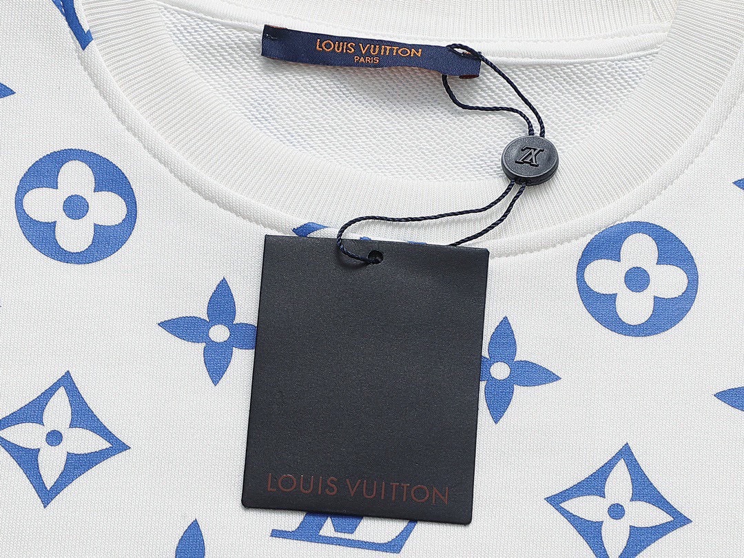 Hoodies & Sweatshirts