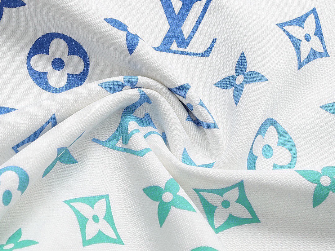 Hoodies & Sweatshirts